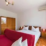 Апартаменты Lauschiges Nur 300 Meter Zum Sandstrand Mit Meerblick Und Parkplatz Цриквеница