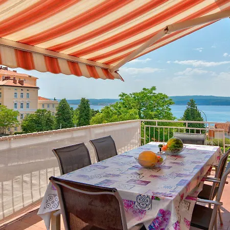 Lauschiges Nur 300 Meter Zum Sandstrand Mit Meerblick Und Parkplatz Crikvenica
