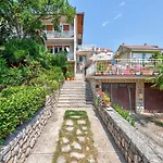 Lauschiges Nur 300 Meter Zum Sandstrand Mit Meerblick Und Parkplatz * Crikvenica