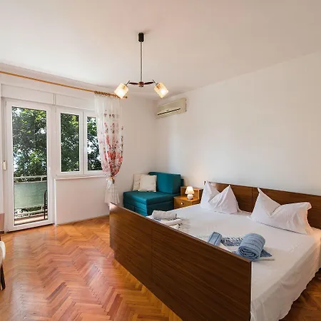 Lauschiges Nur 300 Meter Zum Sandstrand Mit Meerblick Und Parkplatz Appartement Crikvenica