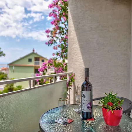 Lauschiges Nur 300 Meter Zum Sandstrand Mit Meerblick Und Parkplatz Appartement *