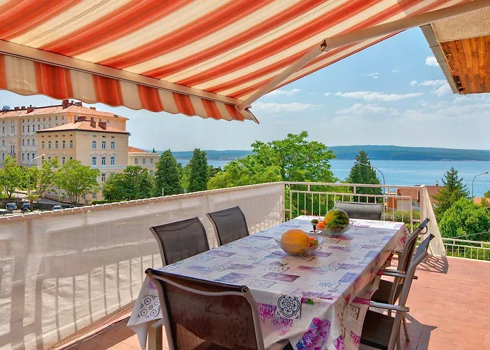 Lauschiges Nur 300 Meter Zum Sandstrand Mit Meerblick Und Parkplatz Crikvenica