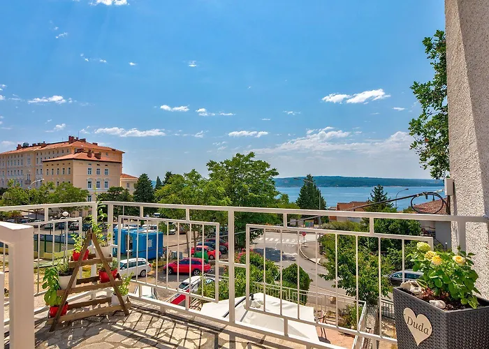 Lauschiges Nur 300 Meter Zum Sandstrand Mit Meerblick Und Parkplatz * Crikvenica